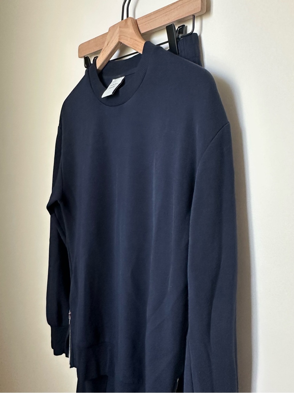 VARLEY Set - Navy Gabriella Sweat (xs) & Rolled Cuff Pant 25 (xs) NWOT - Picture 5 of 15